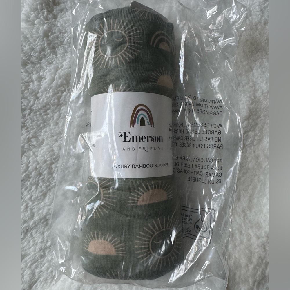NEW EMERSON AND FRIENDS celestial sun bamboo blanket